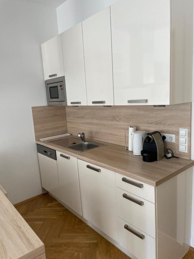 Cozy City Apartment Near City Center Wina Bagian luar foto