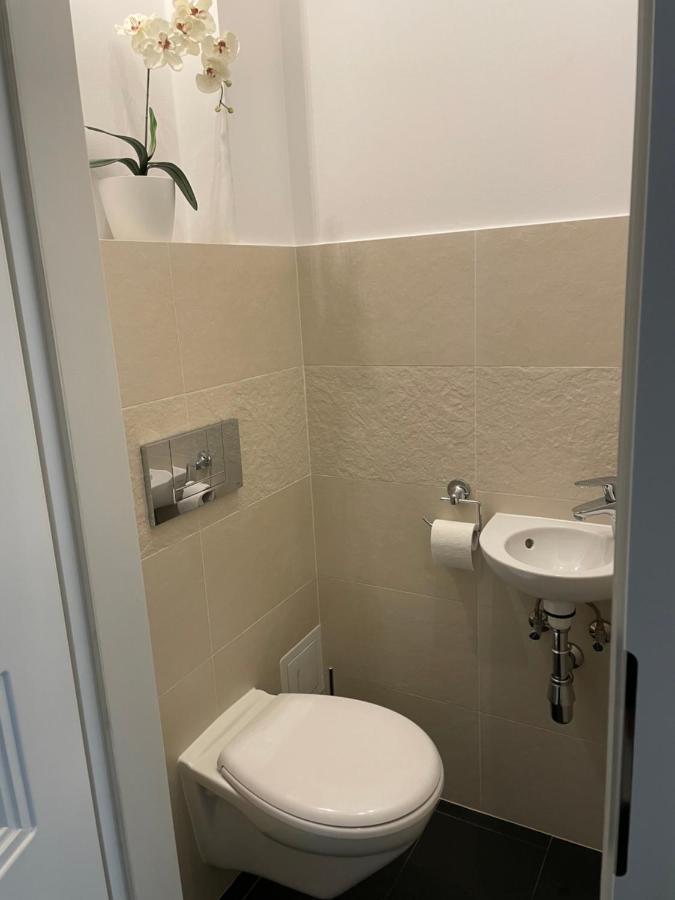 Cozy City Apartment Near City Center Wina Bagian luar foto