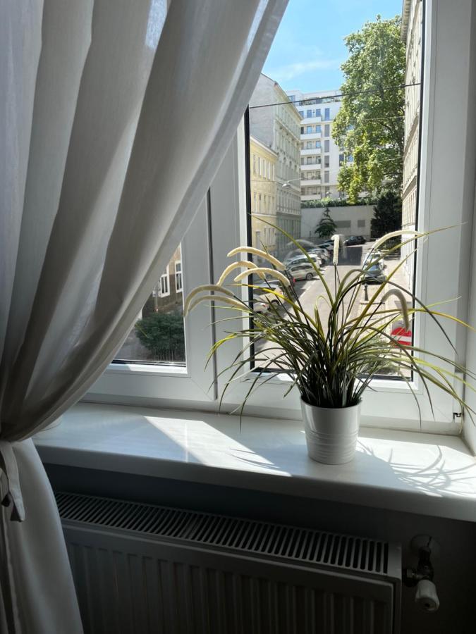Cozy City Apartment Near City Center Wina Bagian luar foto