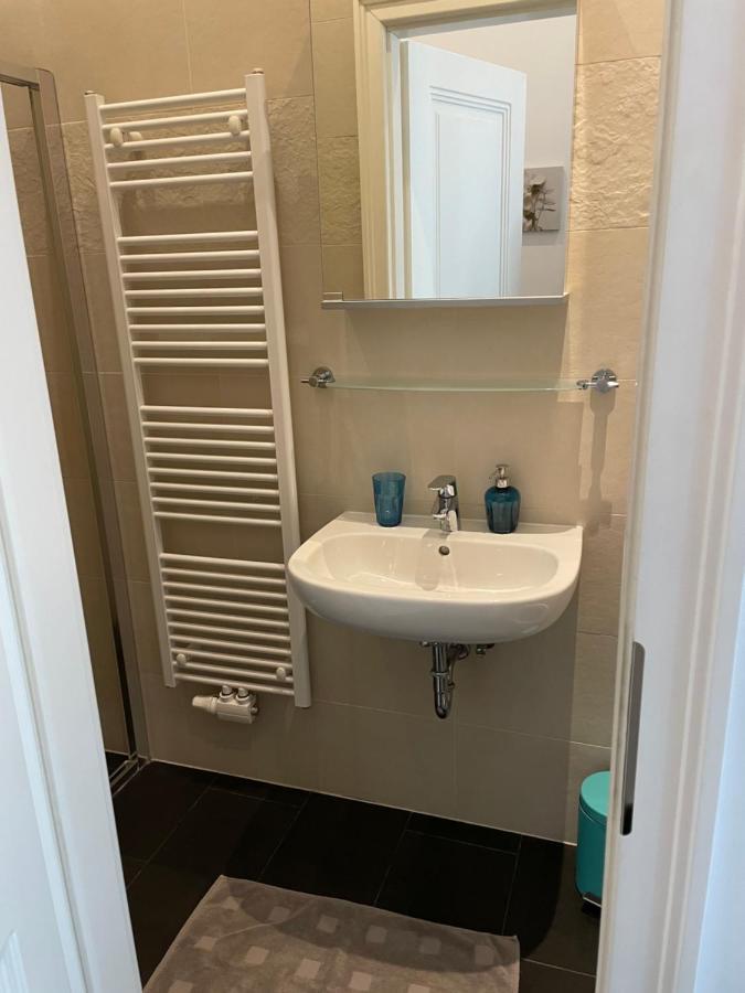 Cozy City Apartment Near City Center Wina Bagian luar foto