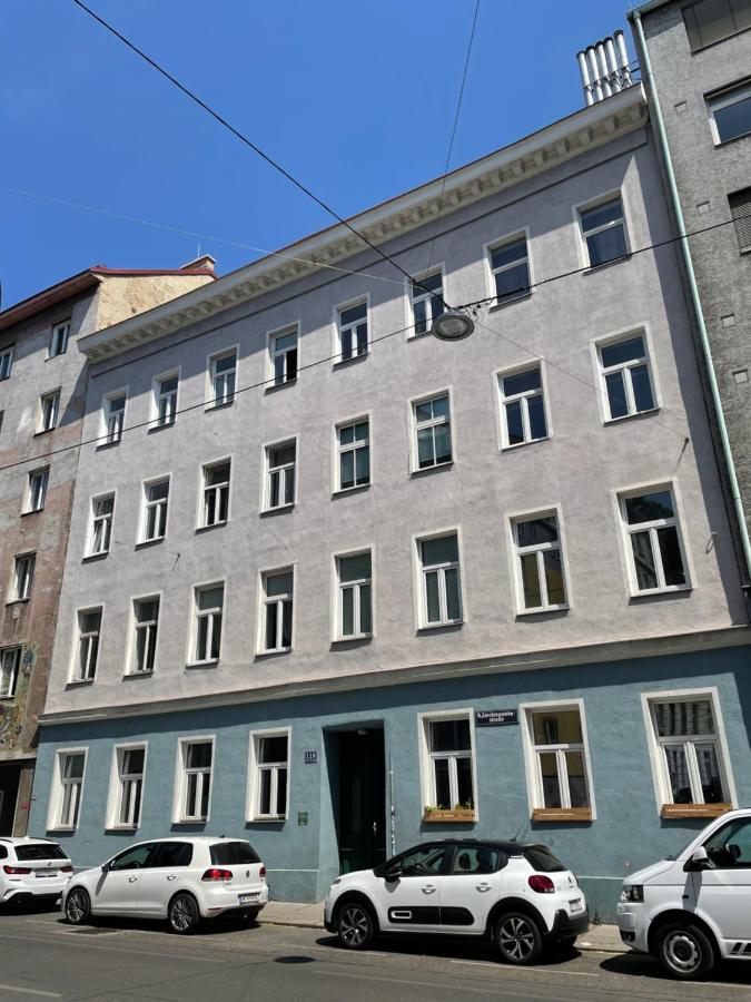 Cozy City Apartment Near City Center Wina Bagian luar foto