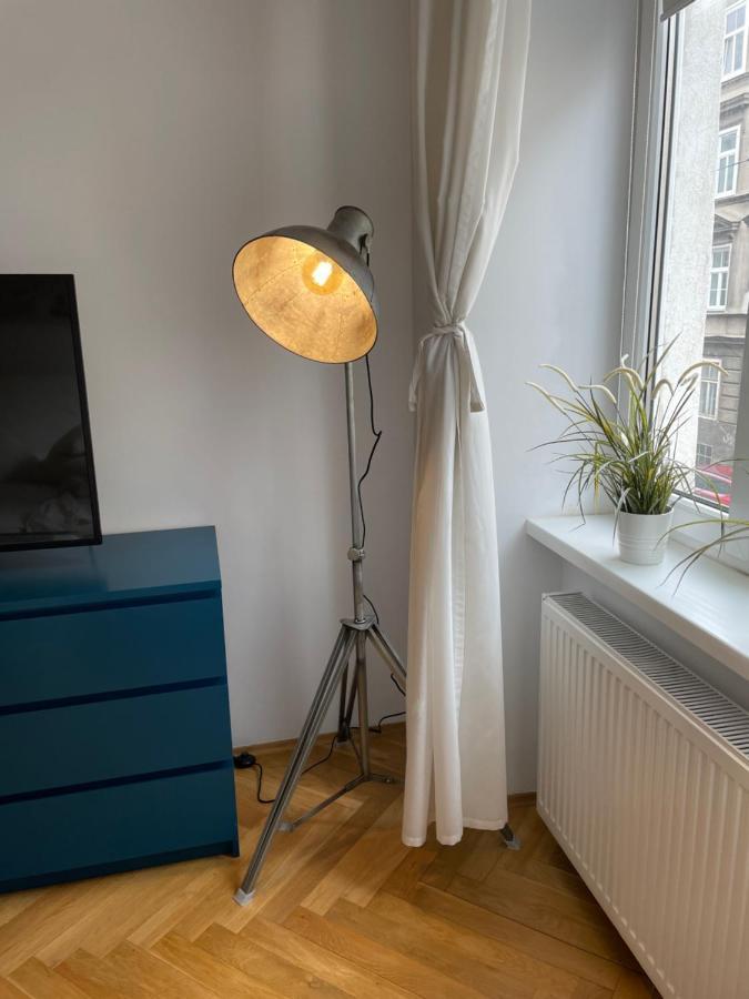 Cozy City Apartment Near City Center Wina Bagian luar foto
